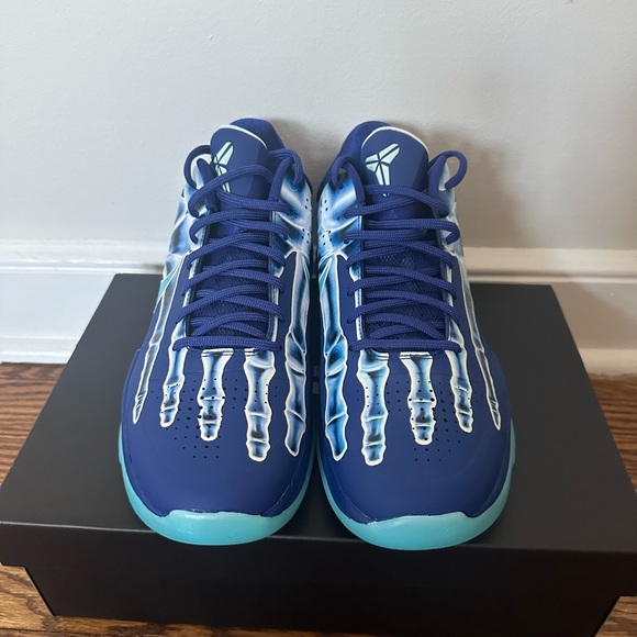 Kobe V PROTRO X-RAY - Picture 1 of 7
